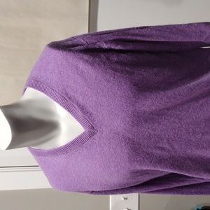 James Pringle mens purple lambs wool v-neck sweater. Large